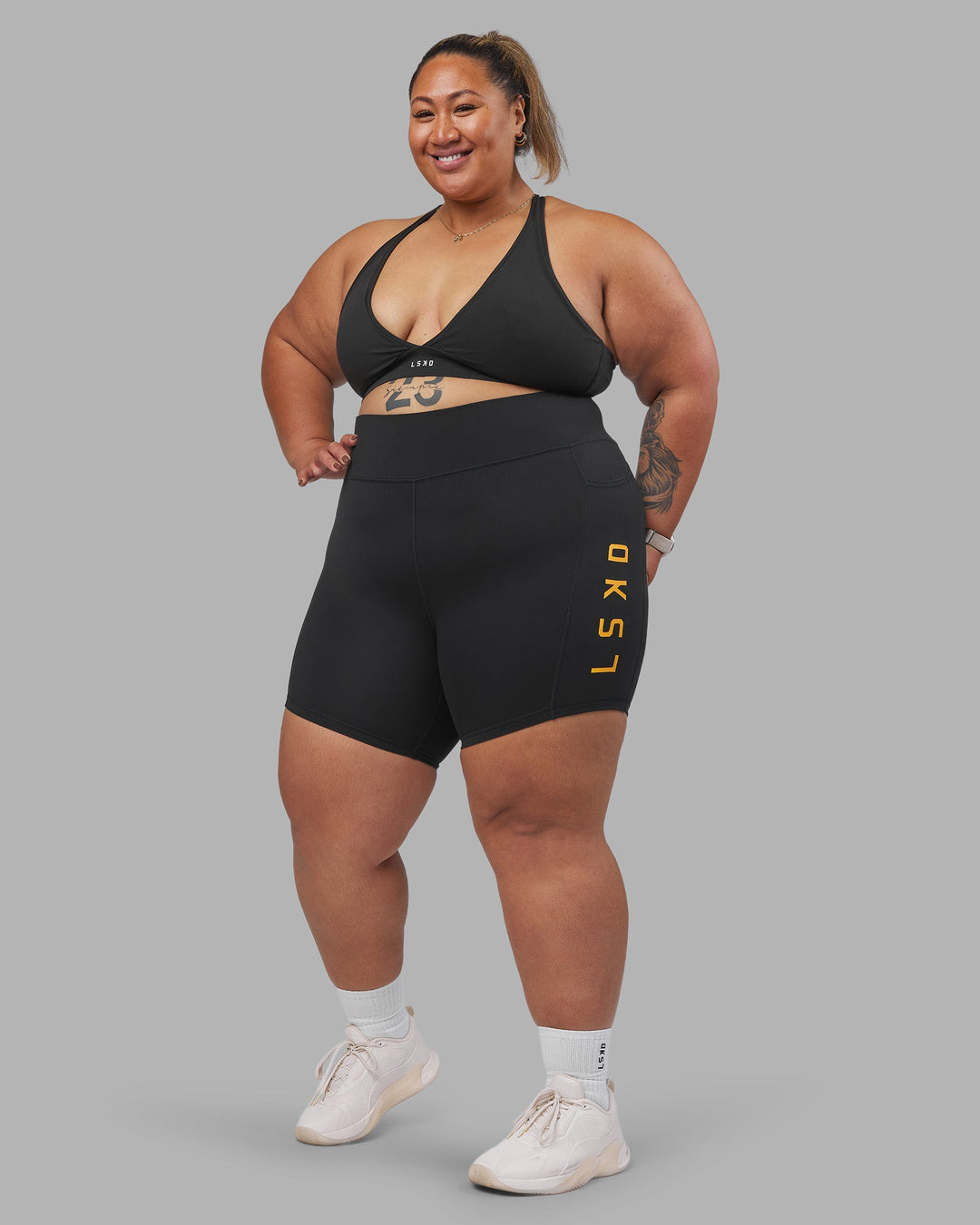 Woman wearing Stamina Sports Bra (D/DD/E) - Black | Model:Lilz | Size:2XL