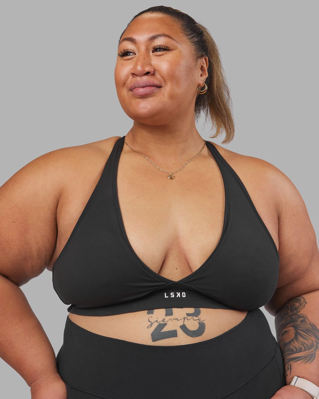 Woman wearing Stamina Sports Bra (D/DD/E) - Black | Model:Lilz | Size:2XL