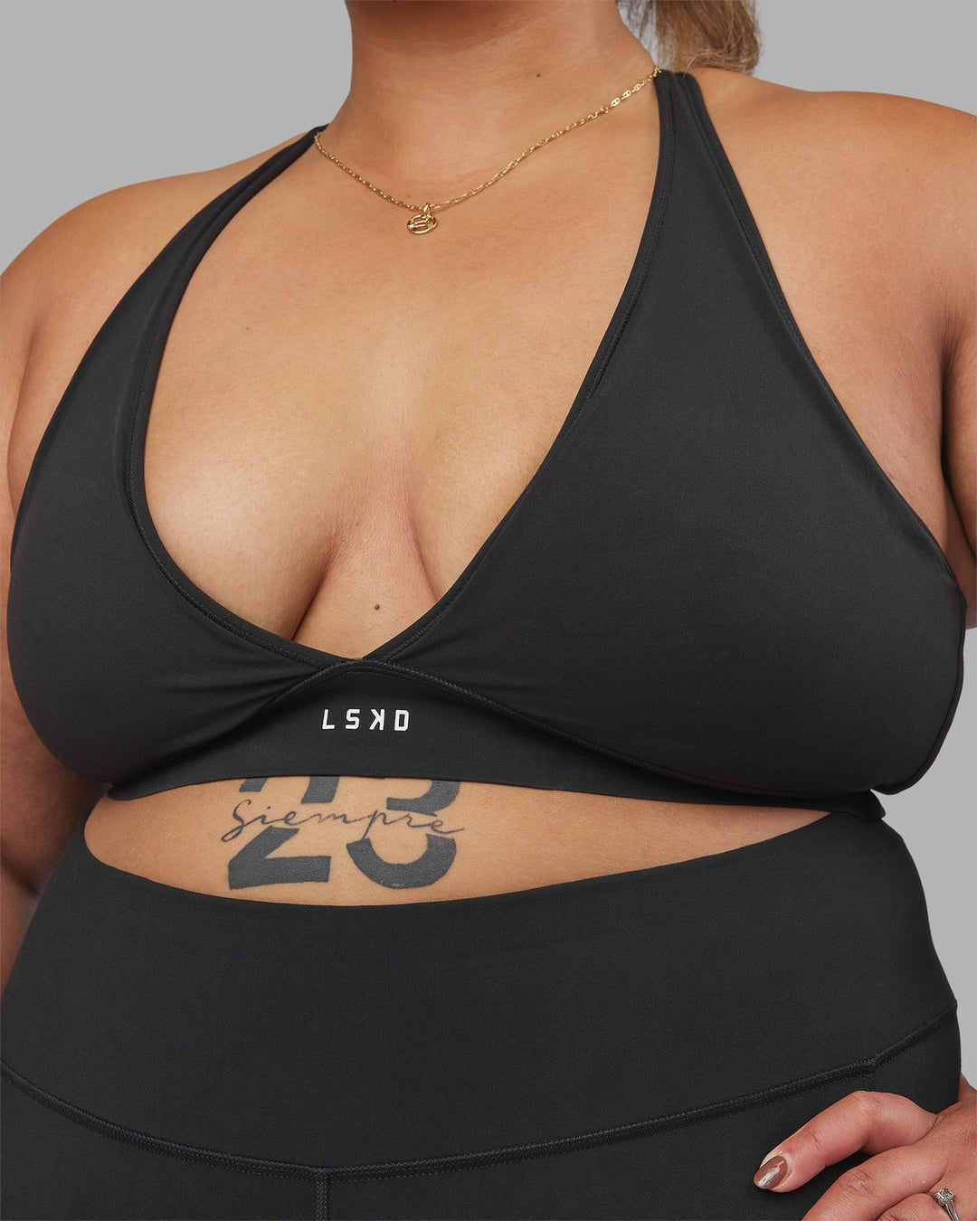 Woman wearing Stamina Sports Bra (D/DD/E) - Black | Model:Lilz | Size:2XL