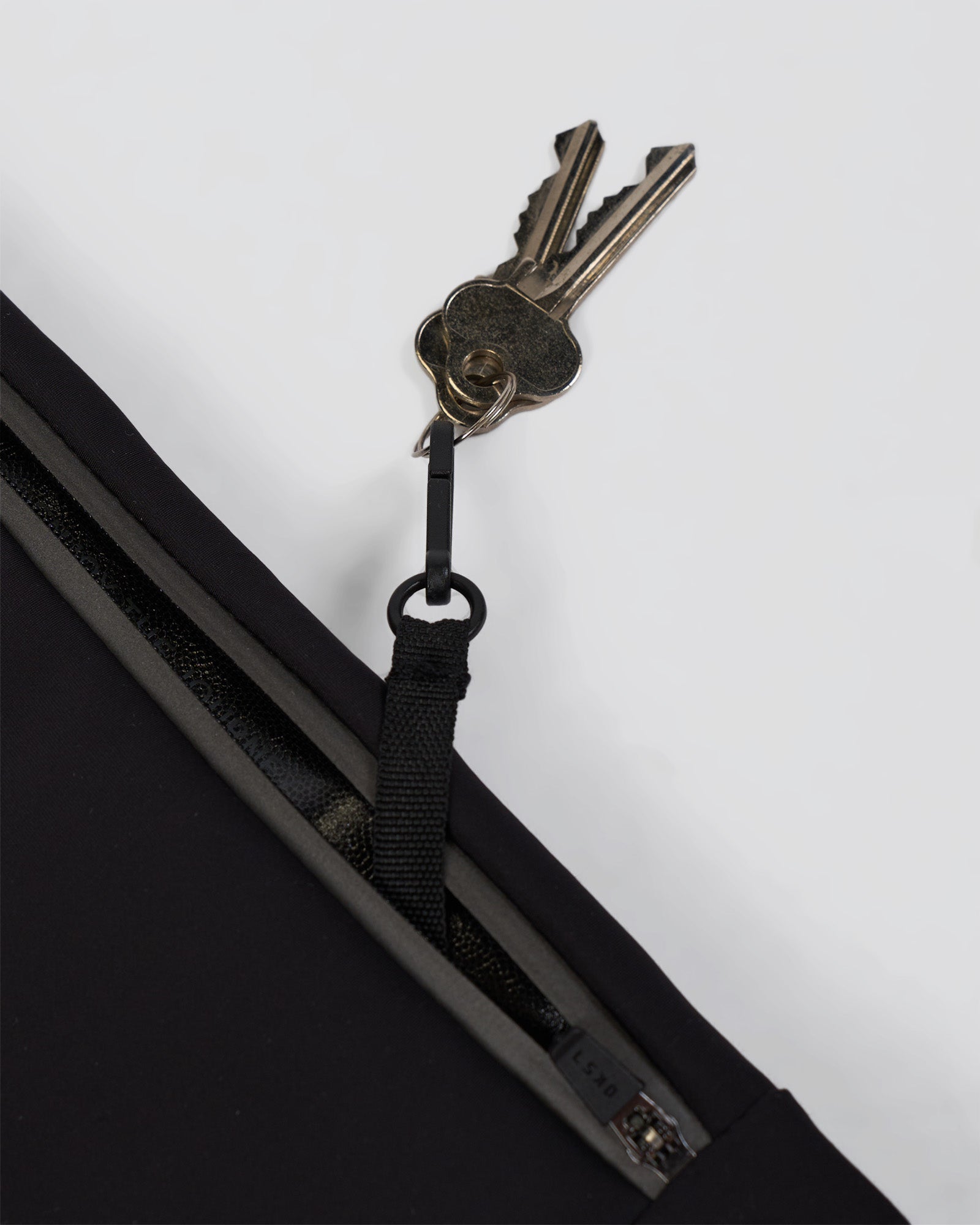 Accelerate Run Belt - Black-Reflective