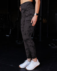 Campaign image of Fusion Ultra High-Rise Full Length Legging Pockets - Black Tie Dye | Thumbnail Index: 0