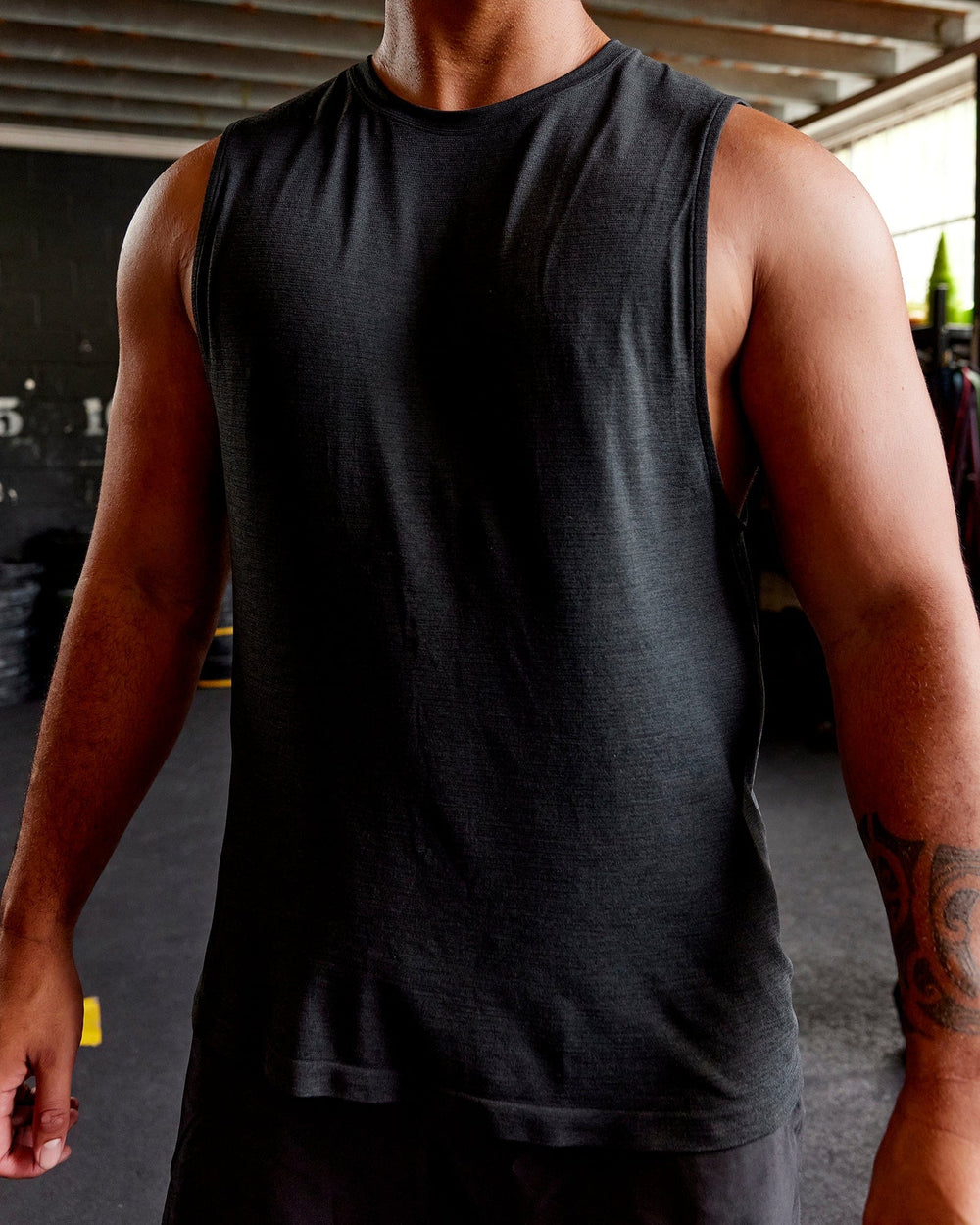 Man wearing AeroFLX+ Seamless Muscle Tank - Black Marl