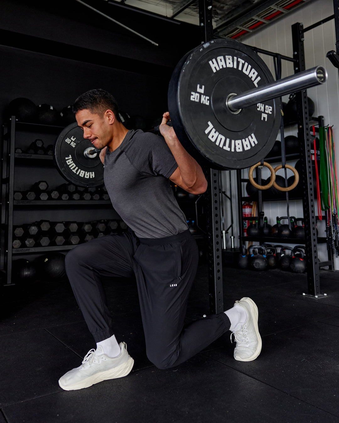 Man wearing AeroFLX+ Seamless Tee - Pirate Black Marl