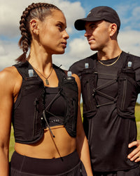 Duo wearing Pace Running Vest - Black-Reflective | Model:Both | Size:Duo