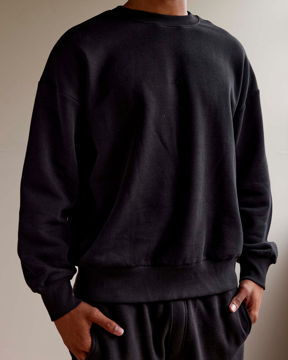 Man wearing Unisex MVP Sweater Oversize - Black