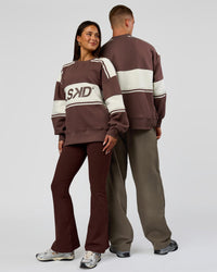 Duo wearing A-Team Sweater Oversize in Cocoa Powder-Off White | Model:Bianca | Size:XS | Model:Albert | Size: M