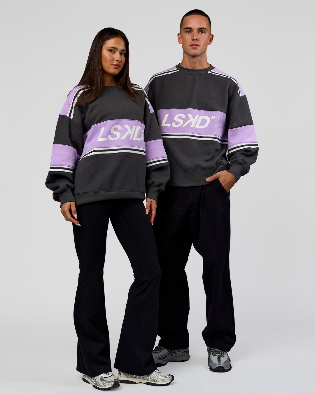 Duo wearing A-Team Sweater Oversize in Dark Storm-Pale Lilac | Model:Bianca | Size:XS | Model:Albert | Size:M
