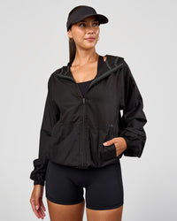 Woman wearing Go-To Visor - Black