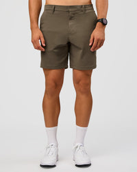 Man wearing All Day ZeroCrease™ Regular 8" Short - Walnut Grey | Model:Liam | Size:34
