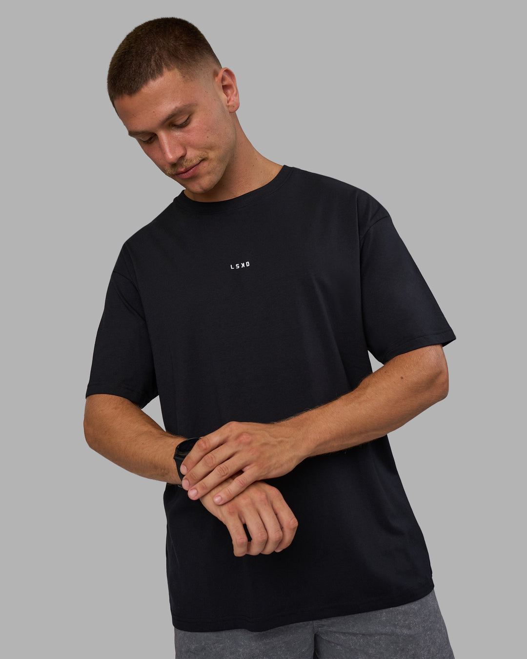 Man wearing Base FLXCotton Tee - Black | Model:Nikola | Size:L