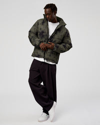 Man wearing Base Puffer Jacket - Camo Washed Walnut Grey | Model:Okello | Size:L
