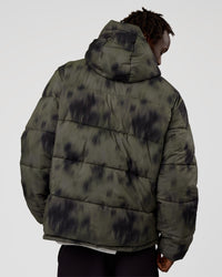 Man wearing Base Puffer Jacket - Camo Washed Walnut Grey | Model:Okello | Size:L