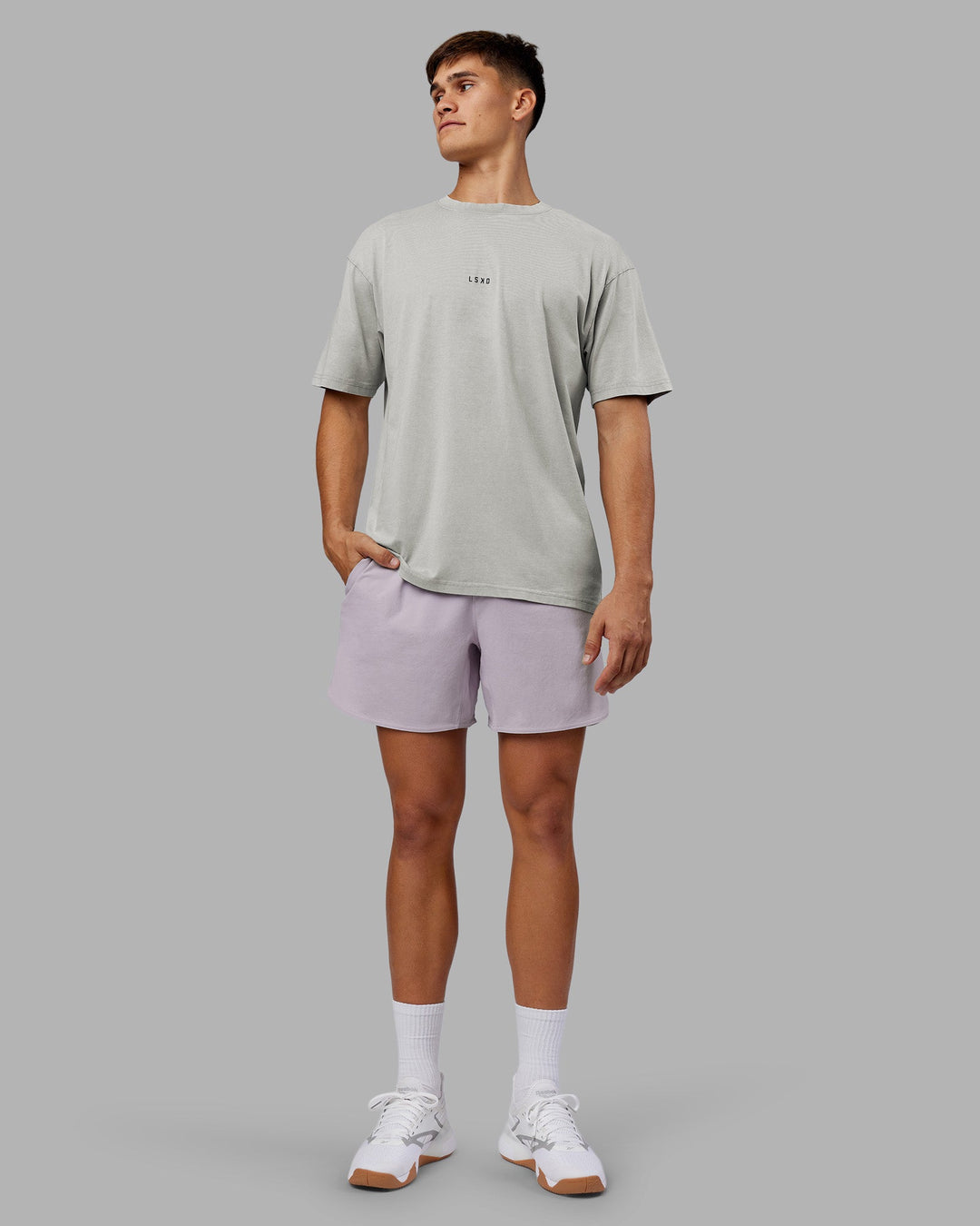 Man wearing Be Yourself FLXCotton Tee Oversize - Circular Grey Washed-Violet | Model:Jackson | Size:L