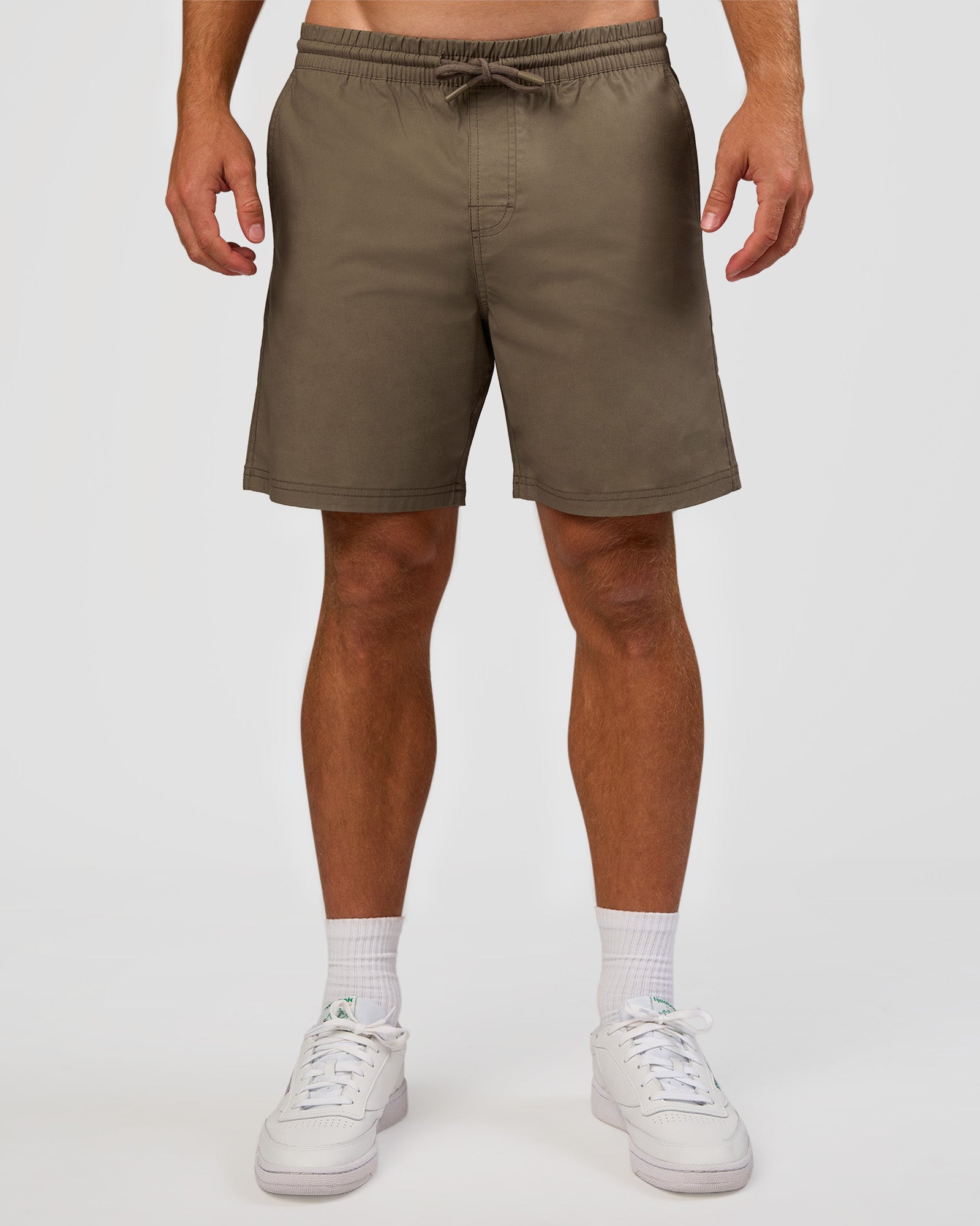 Man wearing Daily 7" Short - Walnut Grey | Model:Marcus | Size:L