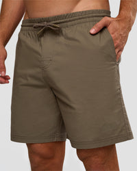 Man wearing Daily 7" Short - Walnut Grey | Model:Marcus | Size:L