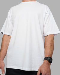 Man wearing Easy FLXCotton Tee Oversize - White | Model:Adam | Size:L