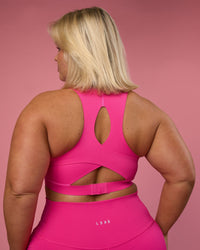 Woman wearing Fusion Sports Bra 2.0 - Ultra Pink | Model:Bianca | Size:L