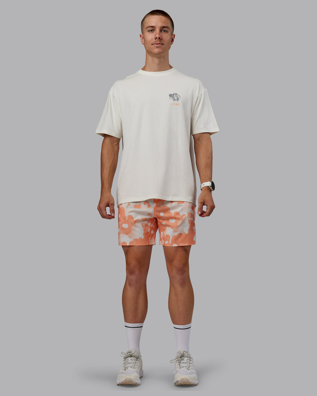 Man wearing Grand Slam 6&quot; Shorts in Wildflower Cantaloupe | Size:L