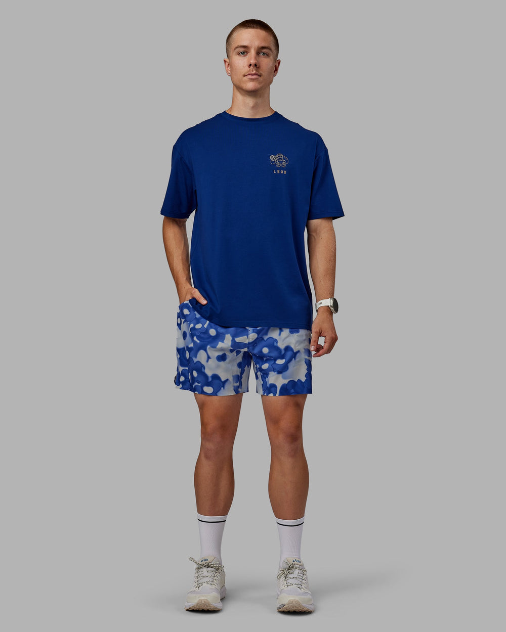 Man wearing Grand Slam 6" Shorts in Wildflower Midnight Blue | Size:L