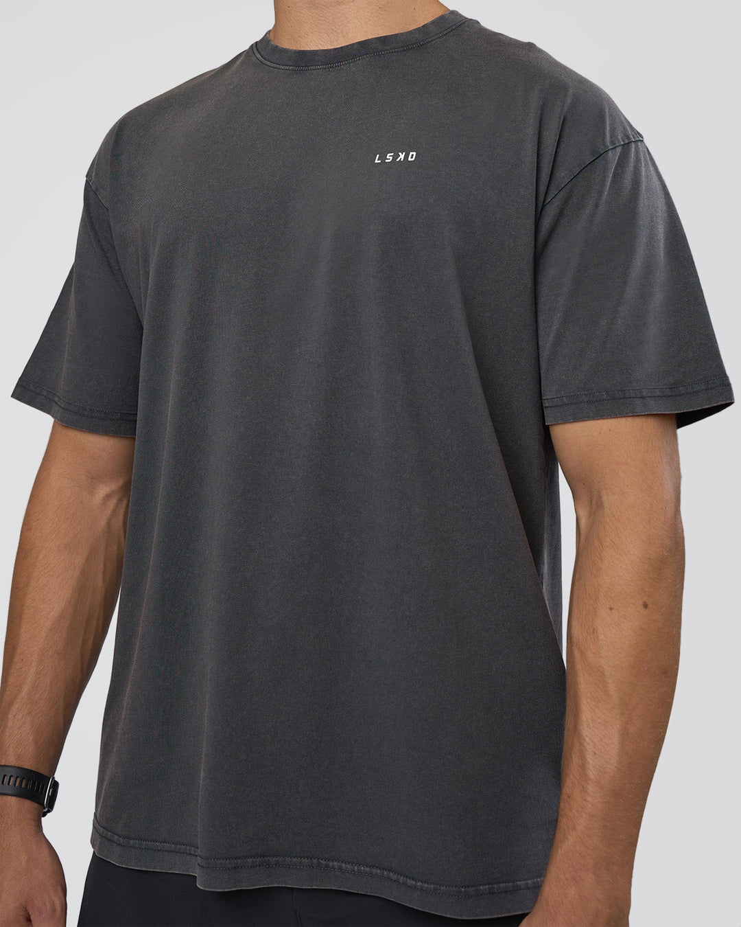 Man wearing Lifting FLXCotton Oversized Tee - Black Washed-Flame | Model:Nikola | Size:L