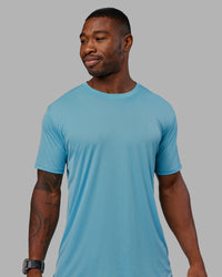 Man wearing Pace Running Tee - Retro Blue | Model:Sam | Size:L