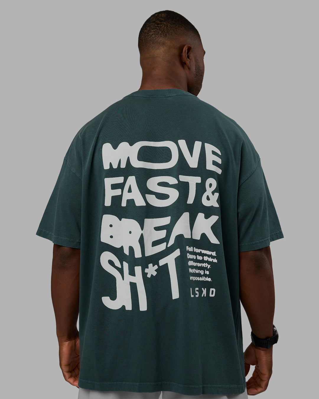 Man wearing Move Fast Washed Heavyweight Tee Oversize - Deep Sea-White | Model:Sam | Size:L