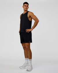 Man wearing Pace Running Tank 3.0  - Black | Model:Jackson | Size:L | Thumbnail Index: 4