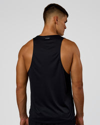 Man wearing Pace Running Tank 3.0  - Black | Model:Jackson | Size:L | Thumbnail Index: 2