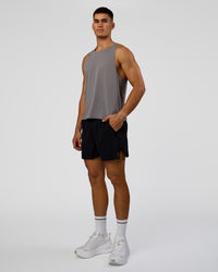 Man wearing Pace Running Tank 3.0  - Storm Front | Model:Jackson | Size:L