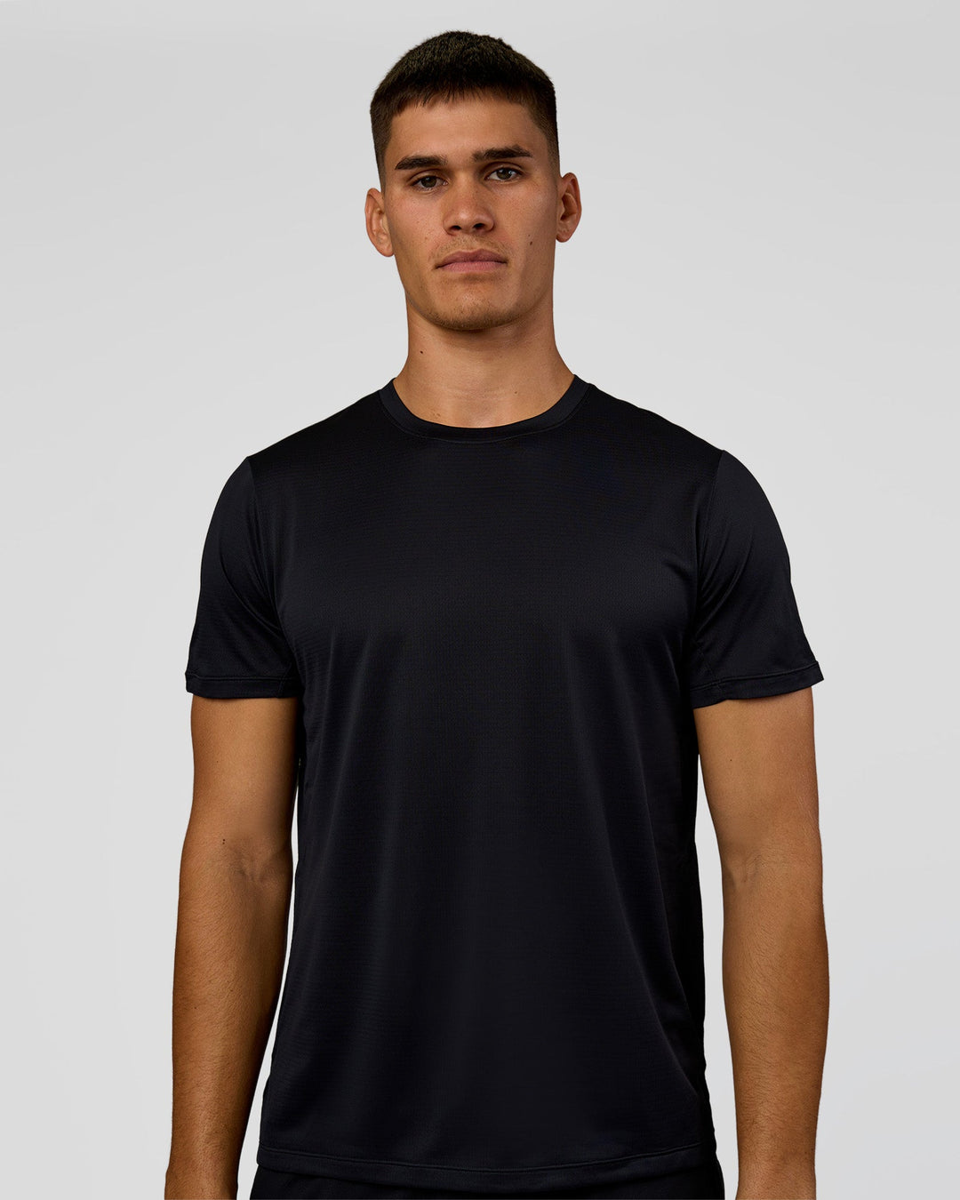 Man wearing Pace Running Tee 3.0  - Black | Model:Jackson | Size:L