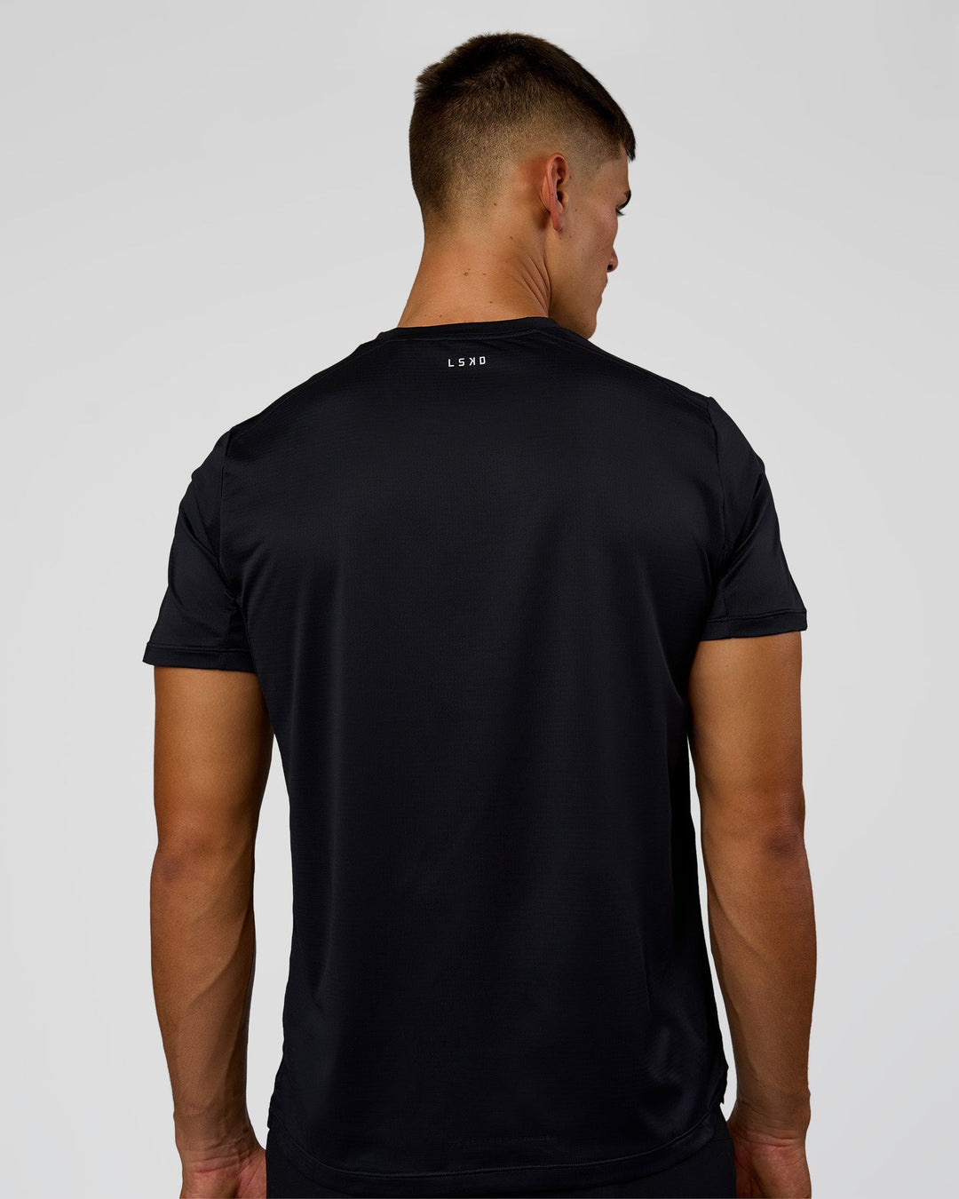 Man wearing Pace Running Tee 3.0  - Black | Model:Jackson | Size:L