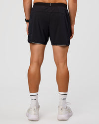 Man wearing UltraAir 5" Lined Performance Short  - Black-Reflective | Model:Liam | Size:L | Thumbnail Index: 4