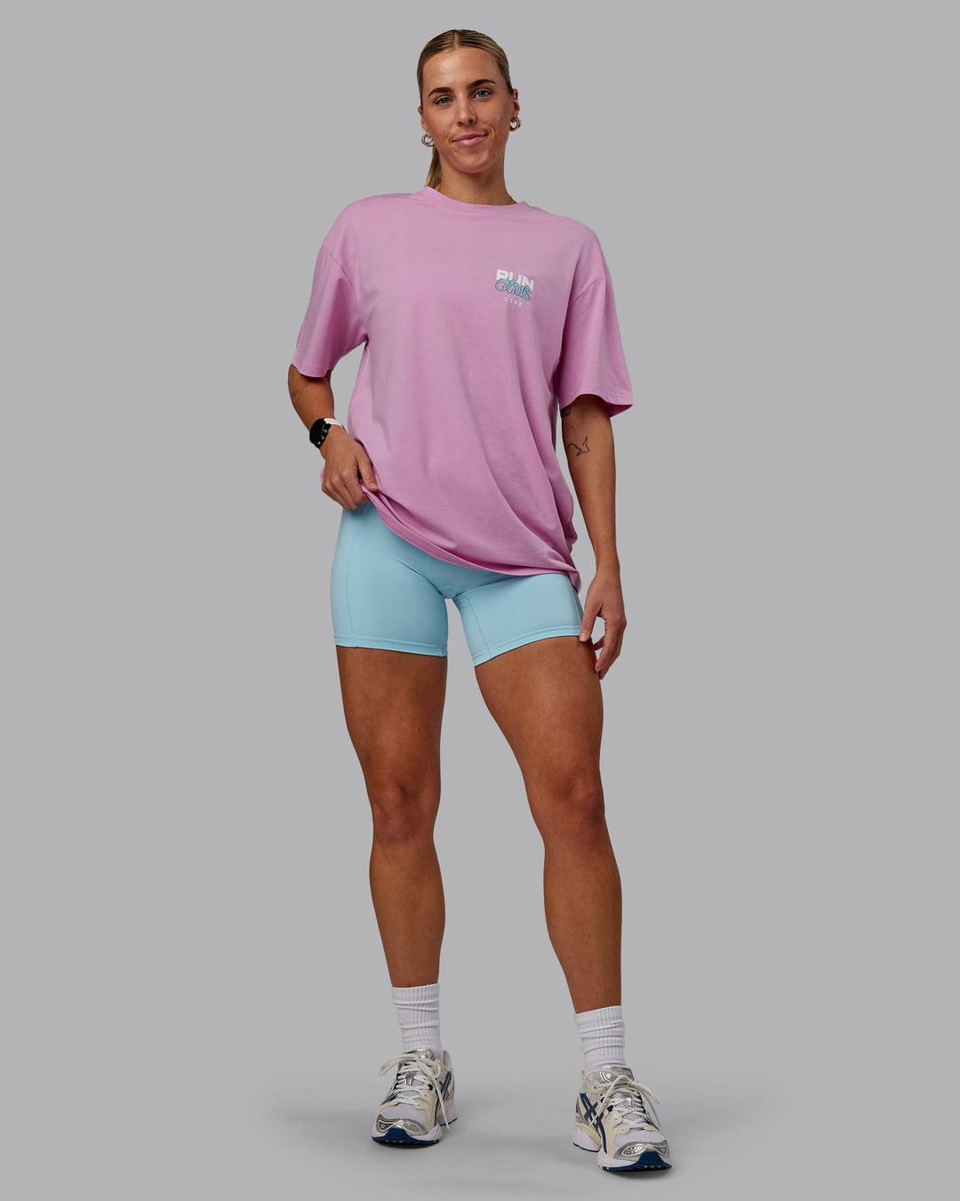 Woman wearing Unisex Gone Running FLXCotton Tee Oversize - Bubblegum-Skyride