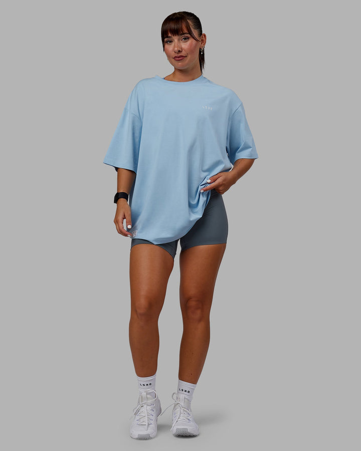 Woman wearing Unisex VS6 FLXCotton Tee Oversize - Glacial Blue-White
