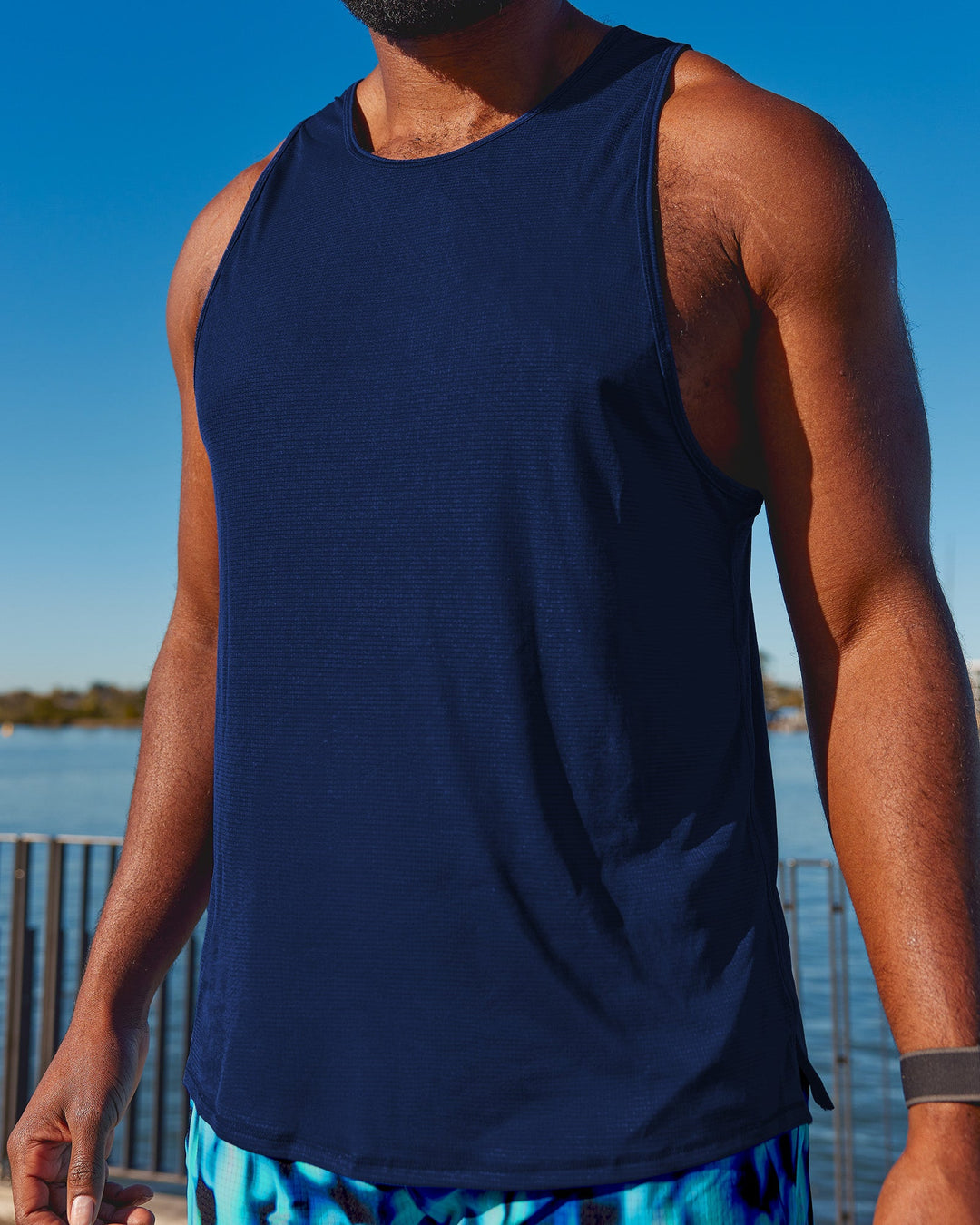 Man wearing Pace Running Tank - Midnight Blue | Model:Herve | Size:M