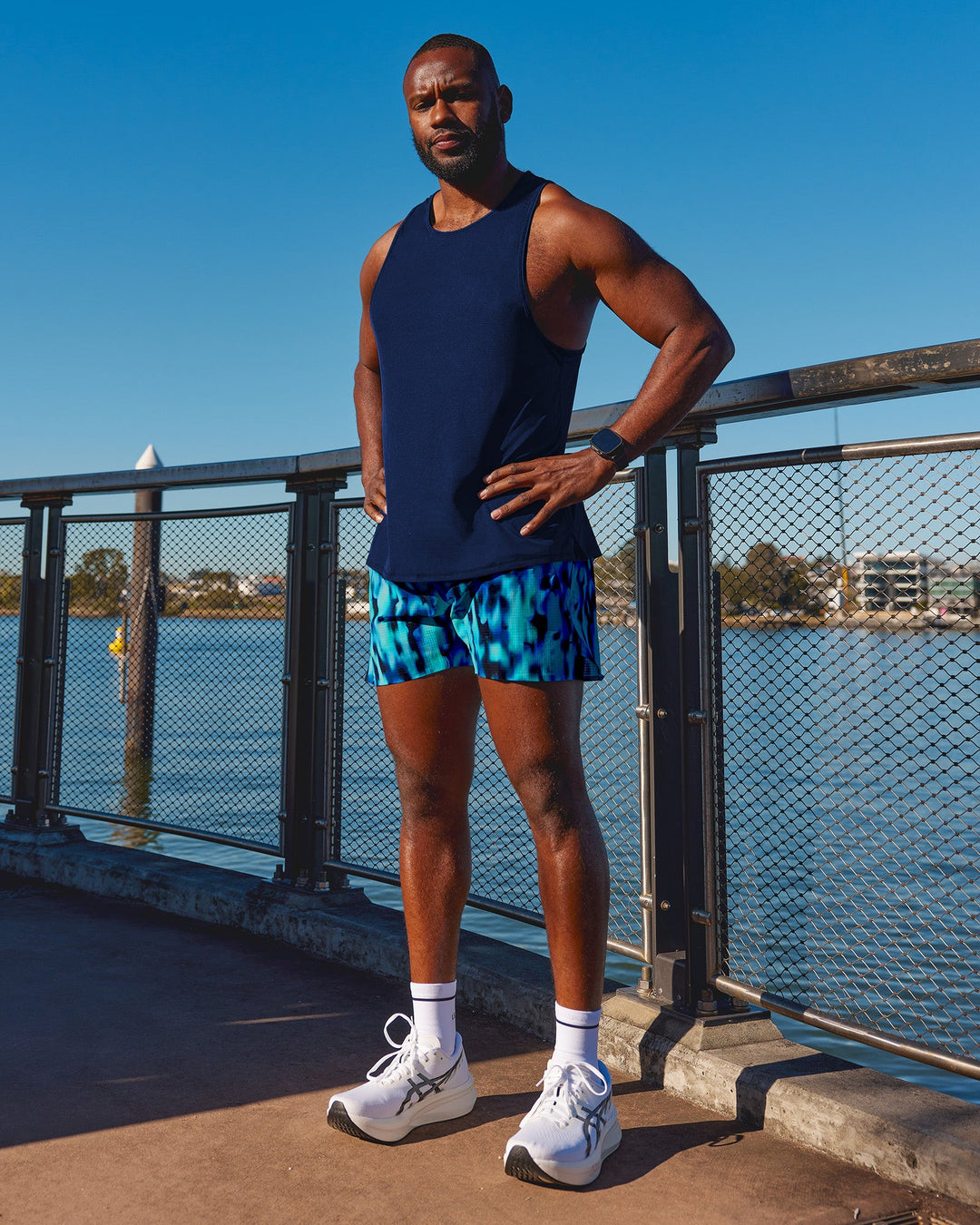 Man wearing Pace Running Tank - Midnight Blue | Model:Herve | Size:M