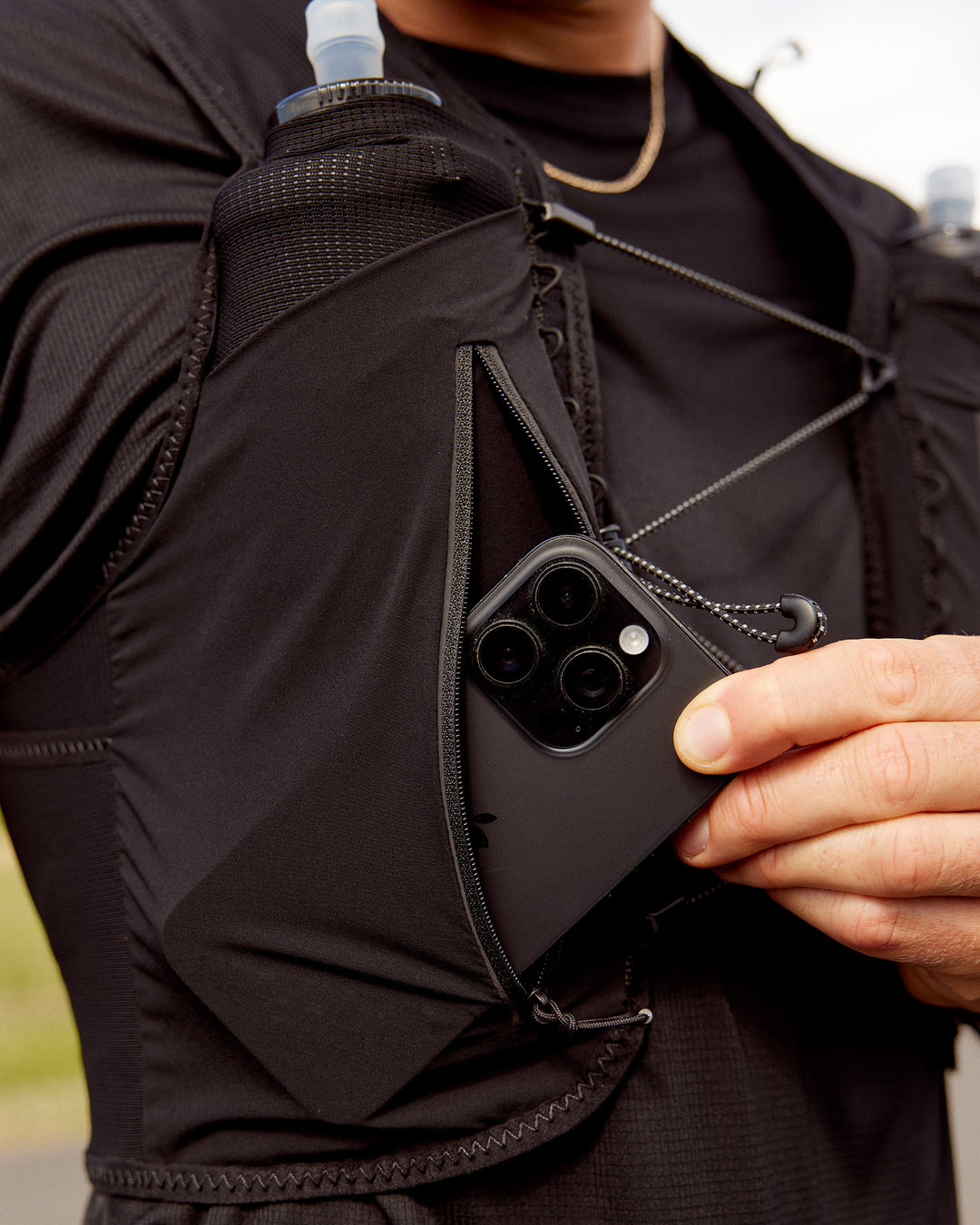 Woman wearing Pace Running Vest - Black-Reflective | Model:Jesse | Size:M/L