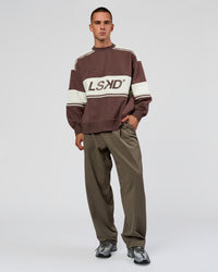 Man wearing A-Team Sweater Oversize in Cocoa Powder-Off White | Model:Albert | Size:M