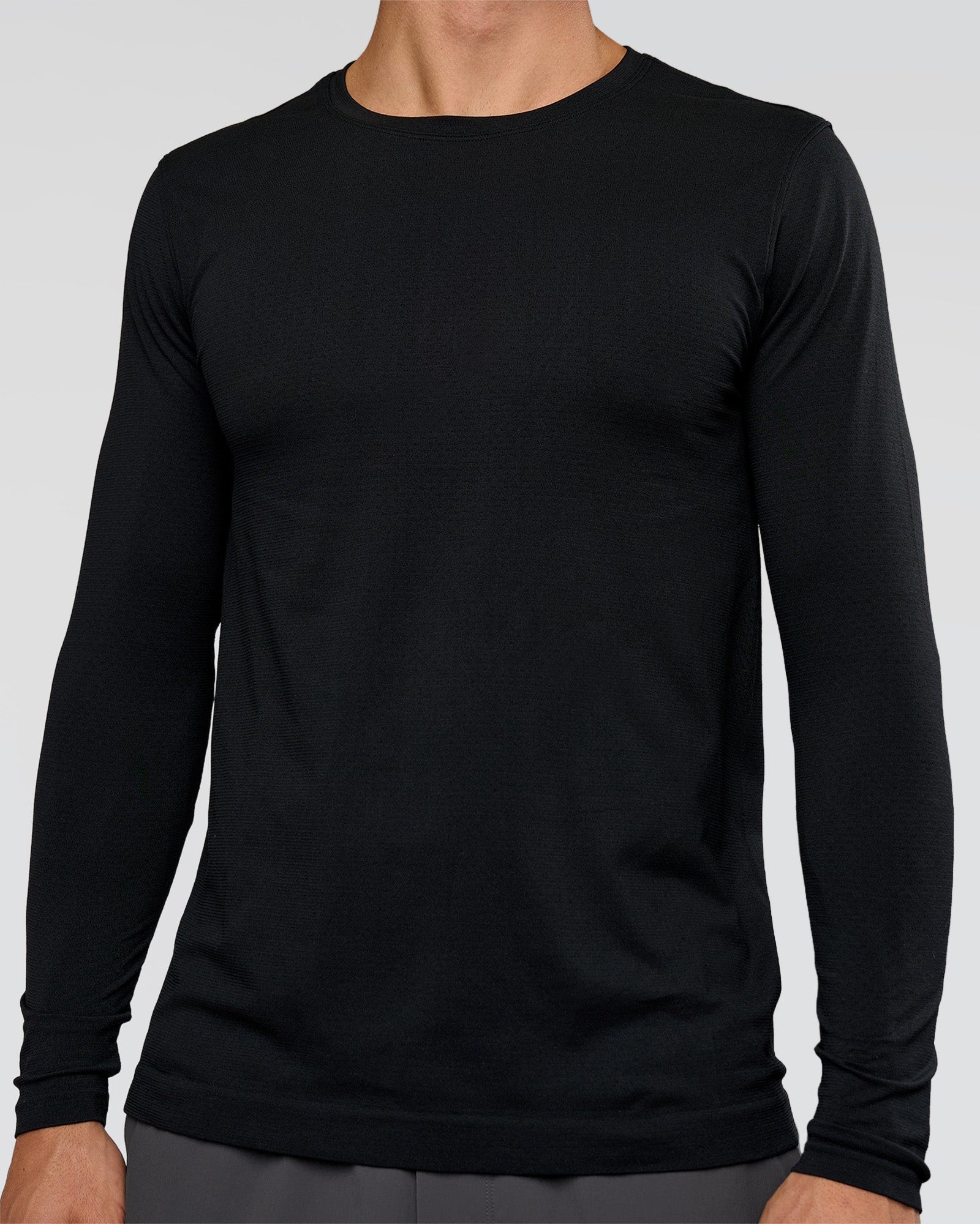 Man wearing AeroFLX+ Seamless Long Sleeve Tee (Set in Sleeve) in Black/Black | Model:Albert | Size:M