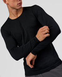 Man wearing AeroFLX+ Seamless Long Sleeve Tee (Set in Sleeve) in Black/Black | Model:Albert | Size:M | Thumbnail Index: 2