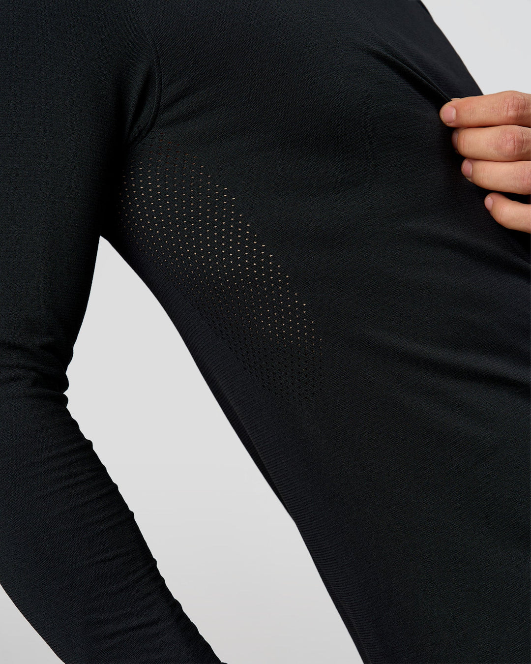 Man wearing AeroFLX+ Seamless Long Sleeve Tee (Set in Sleeve) in Black/Black | Model:Albert | Size:M - view 9