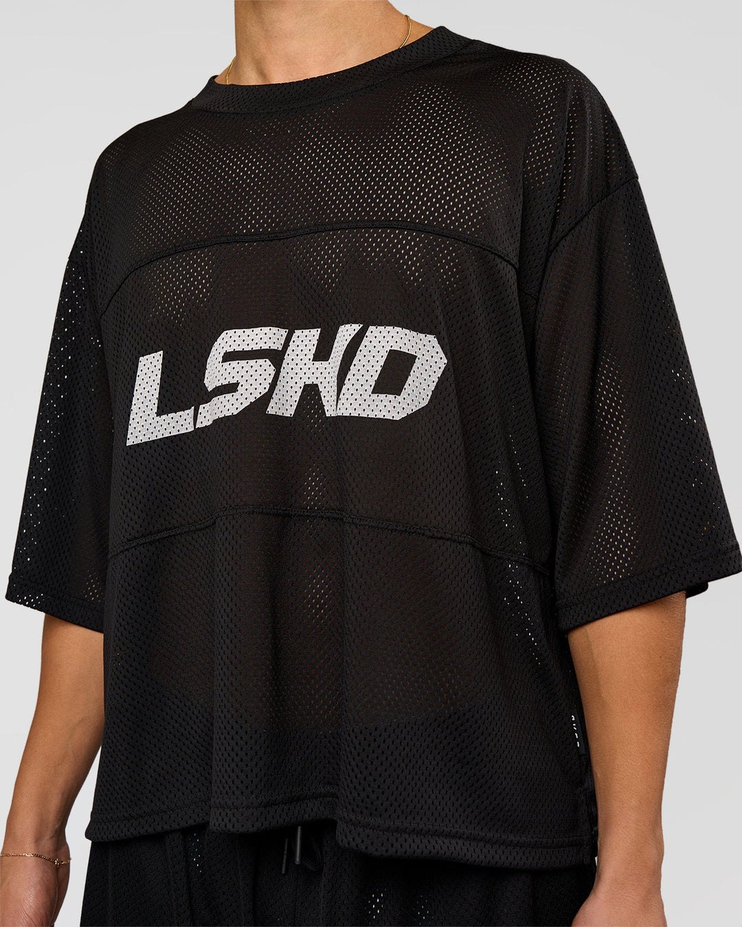 Man wearing AirCore Jersey - Black-Black | Model:Leandro | Size:M