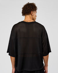 Man wearing AirCore Jersey - Black-Black | Model:Leandro | Size:M