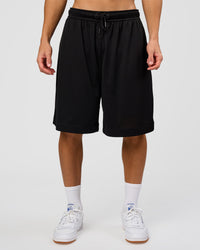 Man wearing AirCore Mesh 7" Short - Black | Model:Leandro | Size:M