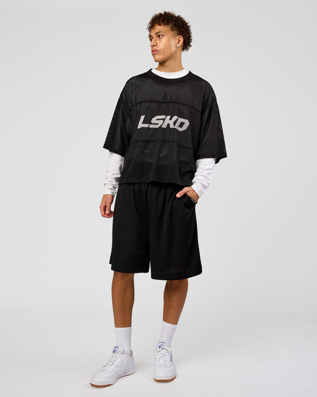 Man wearing AirCore Mesh 7" Short - Black | Model:Leandro | Size:M
