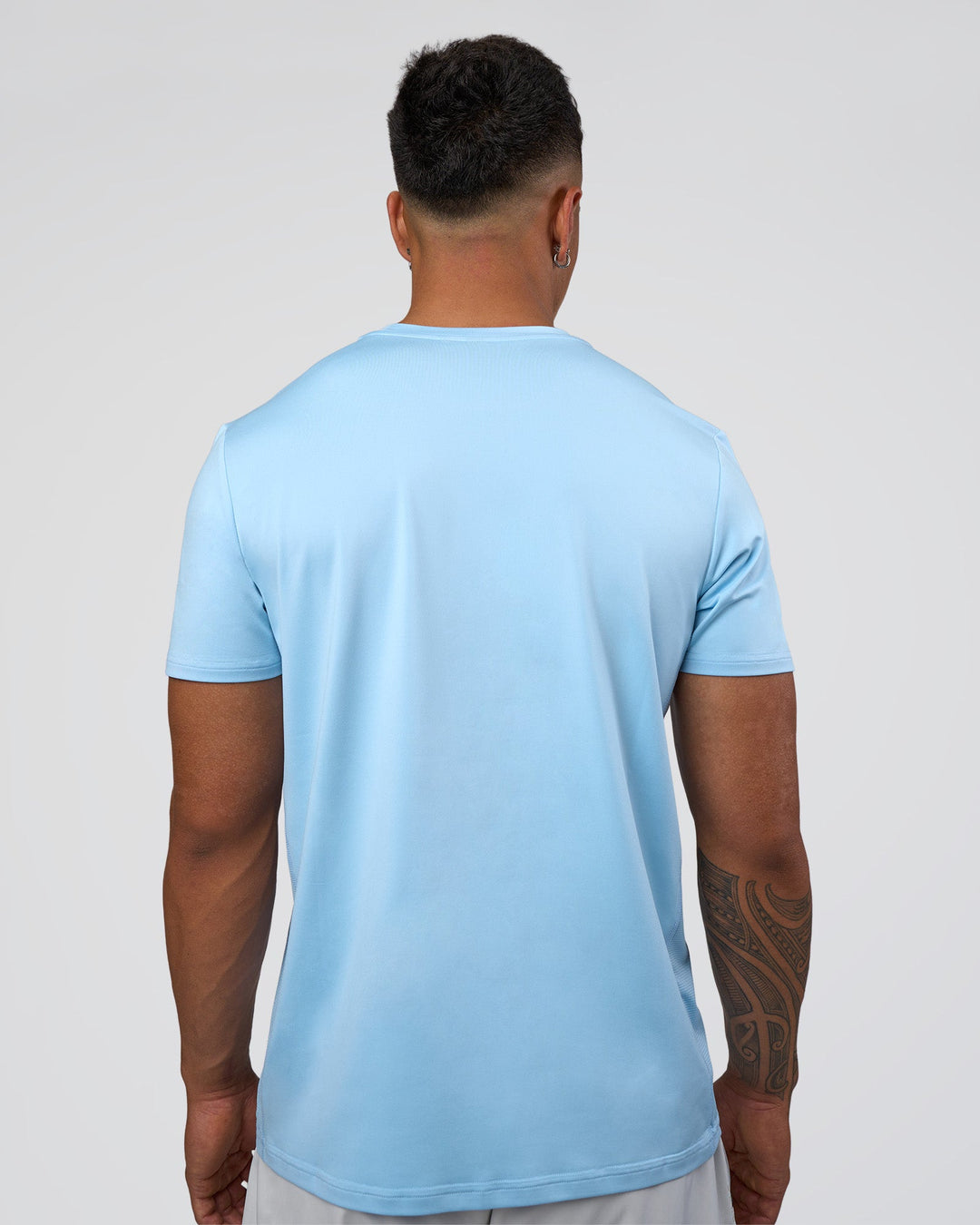 Man wearing AirTrack Tee - Open Air | Model:Daarian | Size:M