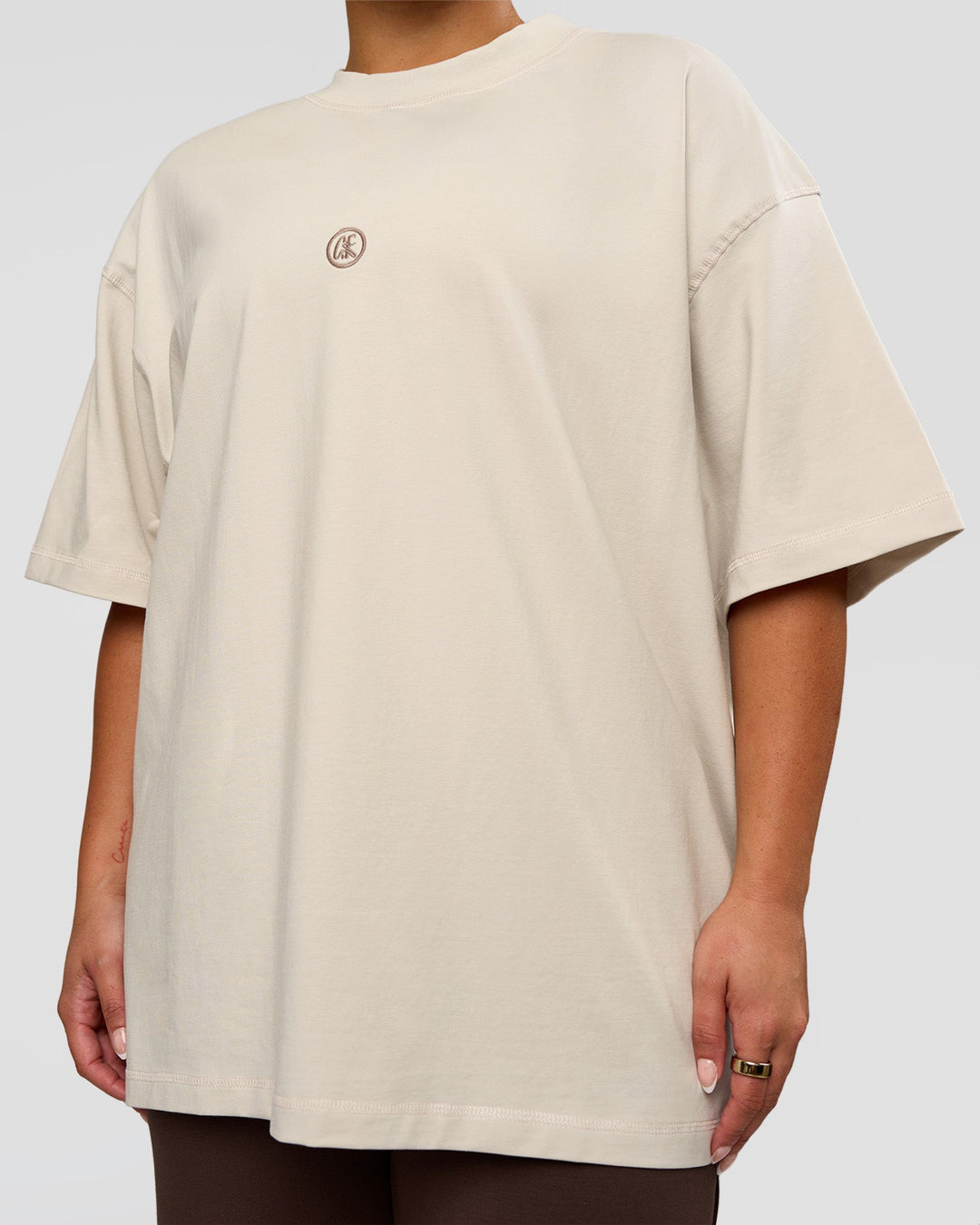 Woman wearing CF Unisex Oversized Heavyweight FLXCotton Tee - Clay-CF X LSKD Sport | Model:Simmy | Size:M