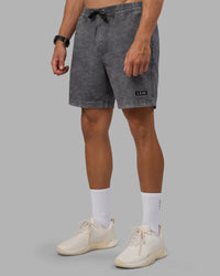 Man wearing Daily Short Pigment 7" - Pigment Dark Storm | Model:Nikola | Size:M