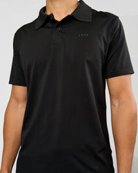Man wearing Drive Seamless Polo - Black | Model:Leandro | Size:M | Thumbnail Index: 5