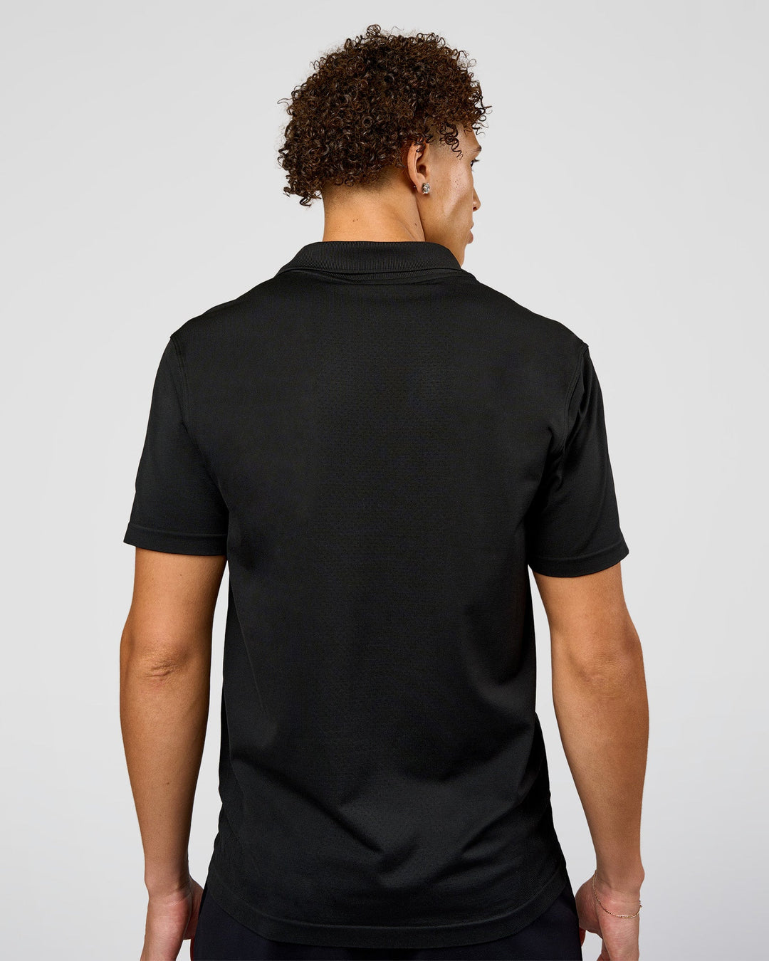 Man wearing Drive Seamless Polo - Black | Model:Leandro | Size:M - view 4